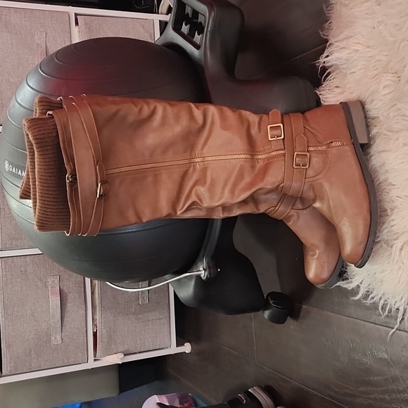 Like New! FOREVER Link Shoes Sweater Cuffed Knee High Faux Leather Boots Size 8 - Picture 10 of 11